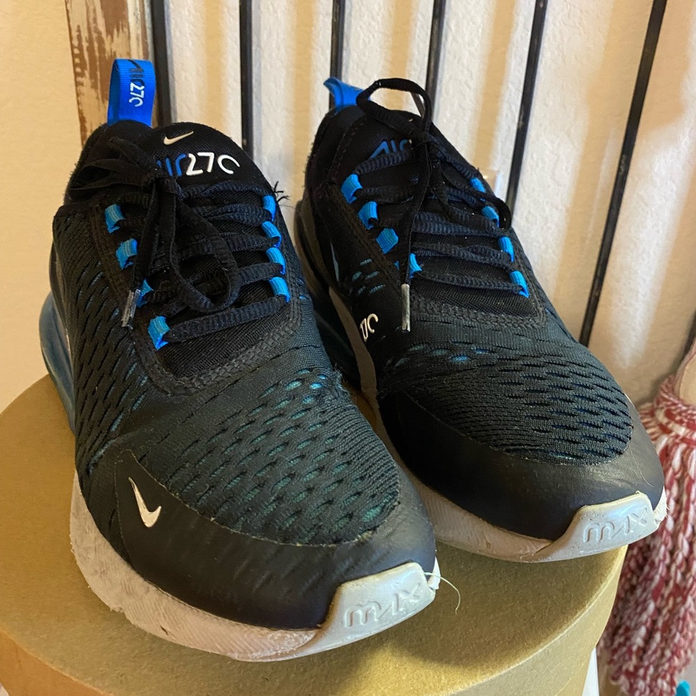 Nike air 270, women’s size 7.5, men’s size 6.5. Excellent condition.